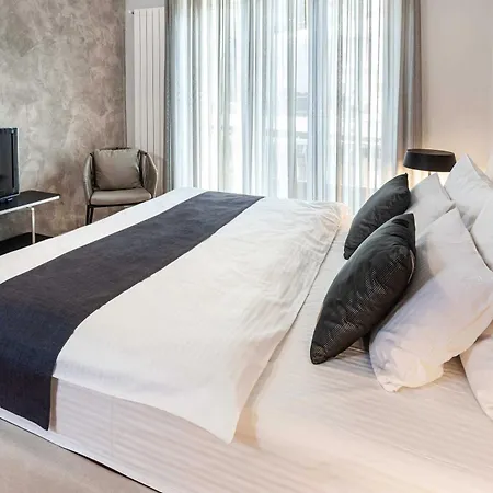 Two Bedroom With The Free Parking Apartment